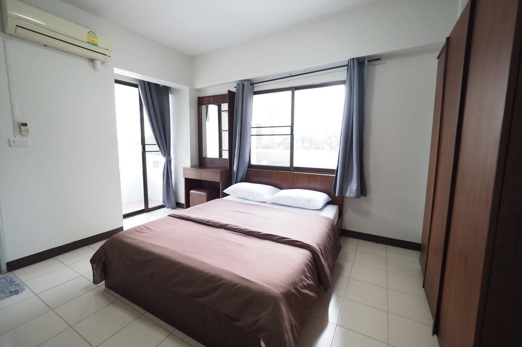 Living Naraa Place Bangkok Exteriör bild